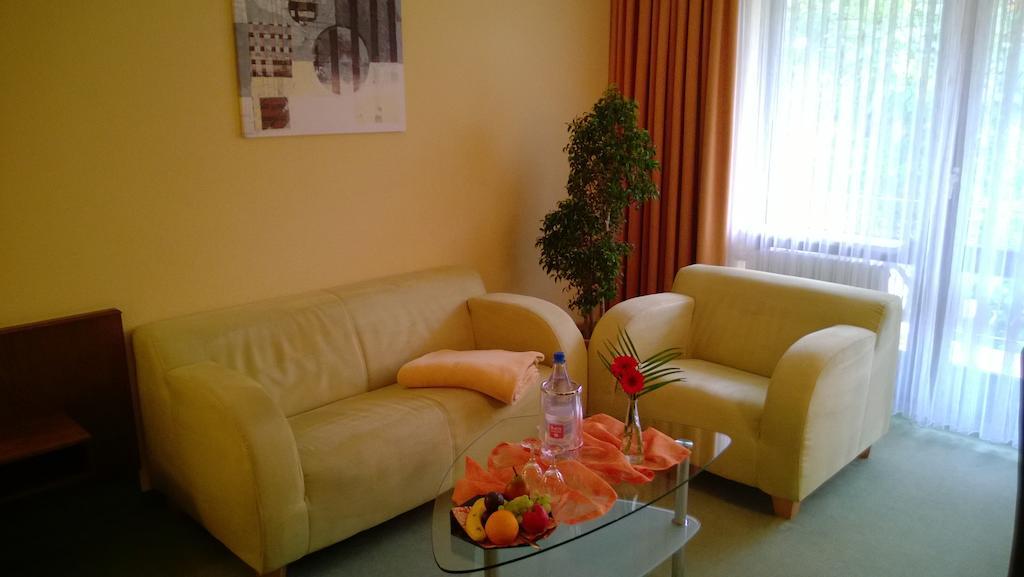 Landhotel Vierjahreszeiten Bad Königshofen im Grabfeld Rum bild
